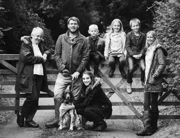 Personnalisation pour une gravure laser sur carrelage en céramique. Photo de famille